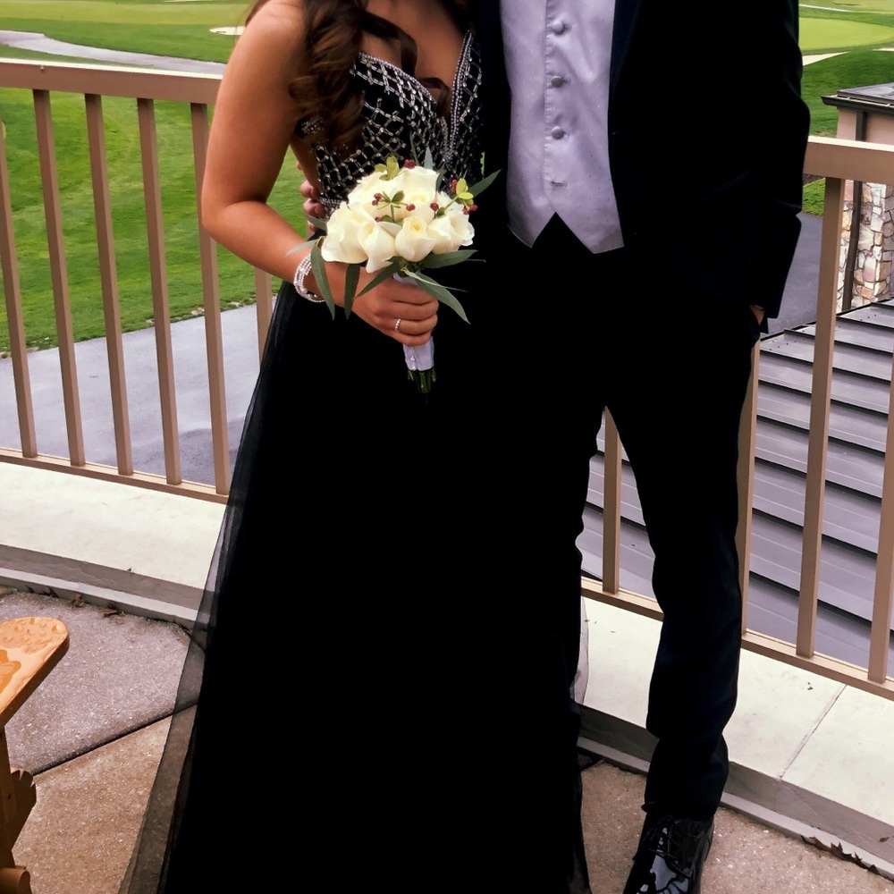 PROM DRESS - Picture 3 of 5